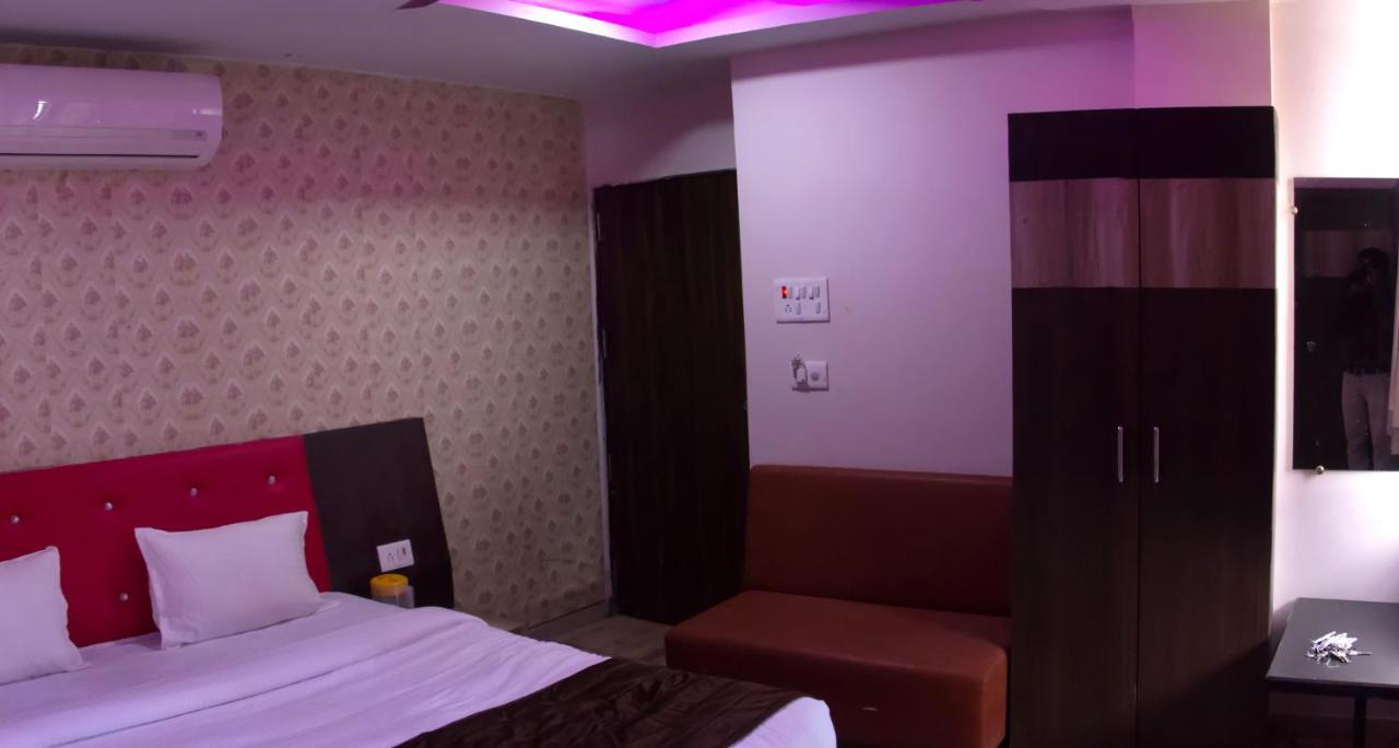 Hotel Shree Palace And Restaurant Ratlām Esterno foto