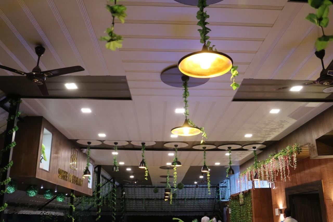 Hotel Shree Palace And Restaurant Ratlām Esterno foto