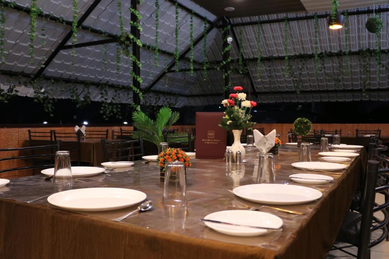 Hotel Shree Palace And Restaurant Ratlām Esterno foto